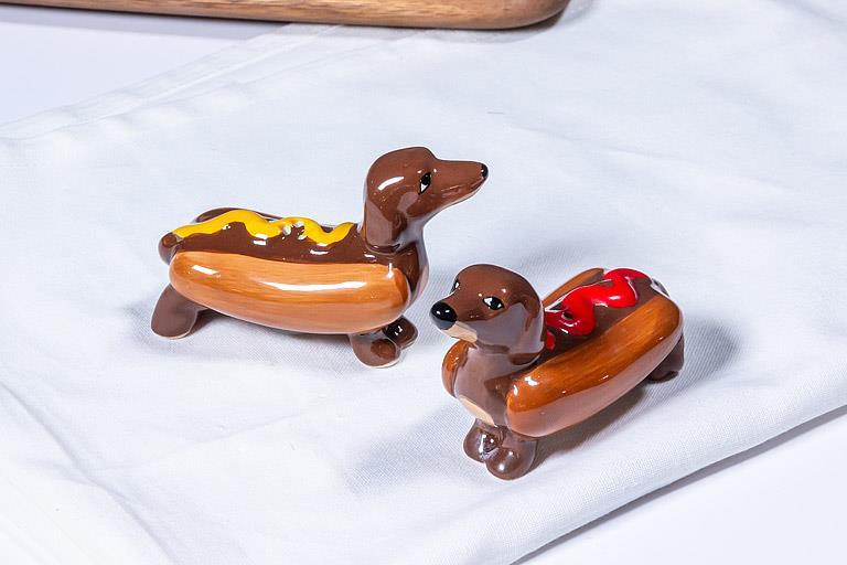 Dachshunds in Hot Dogs Salt & Pepper